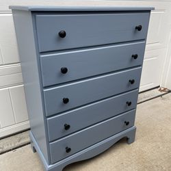 Beautiful Solid Wood 5 Drawer Dresser/Chest Of Drawers, Blue