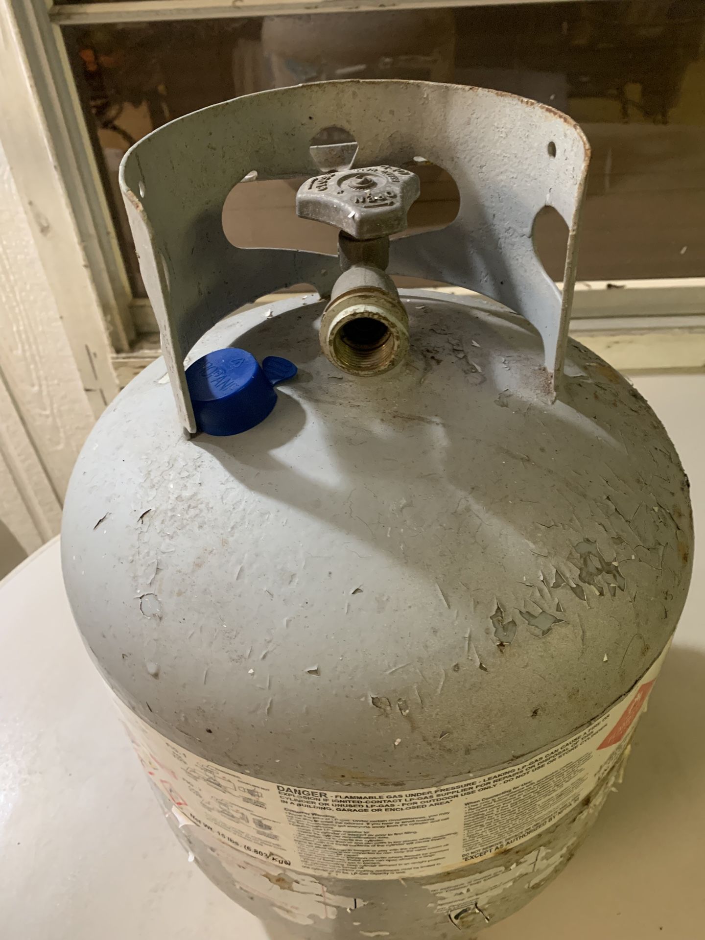 Propane tank with gauge accessory