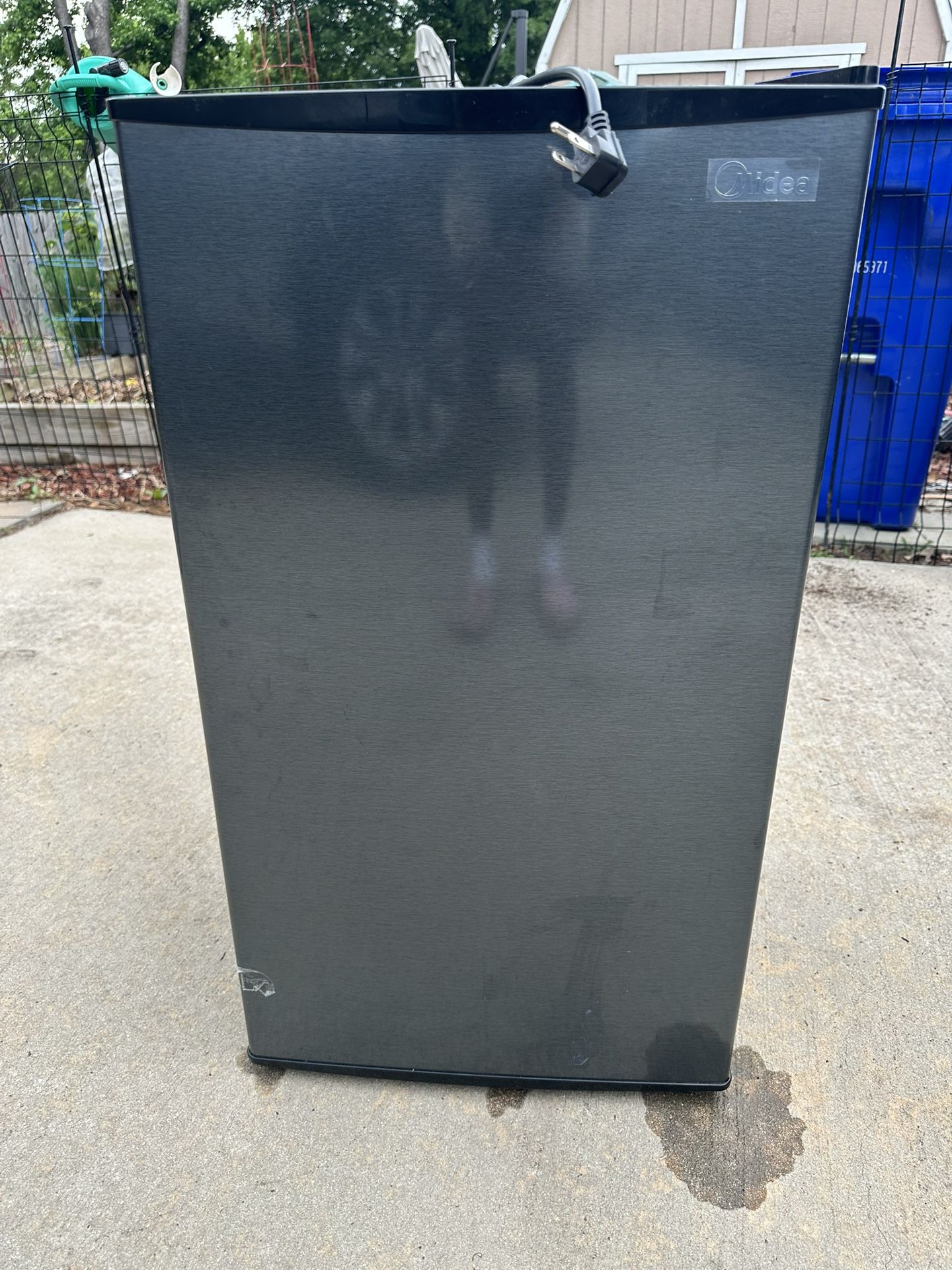 Midea Mini Fridge