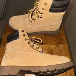 timberland Women Boots size 6.5