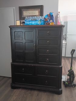 Dresser