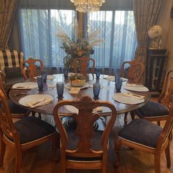 Round Expandable Dining Room Table Set 