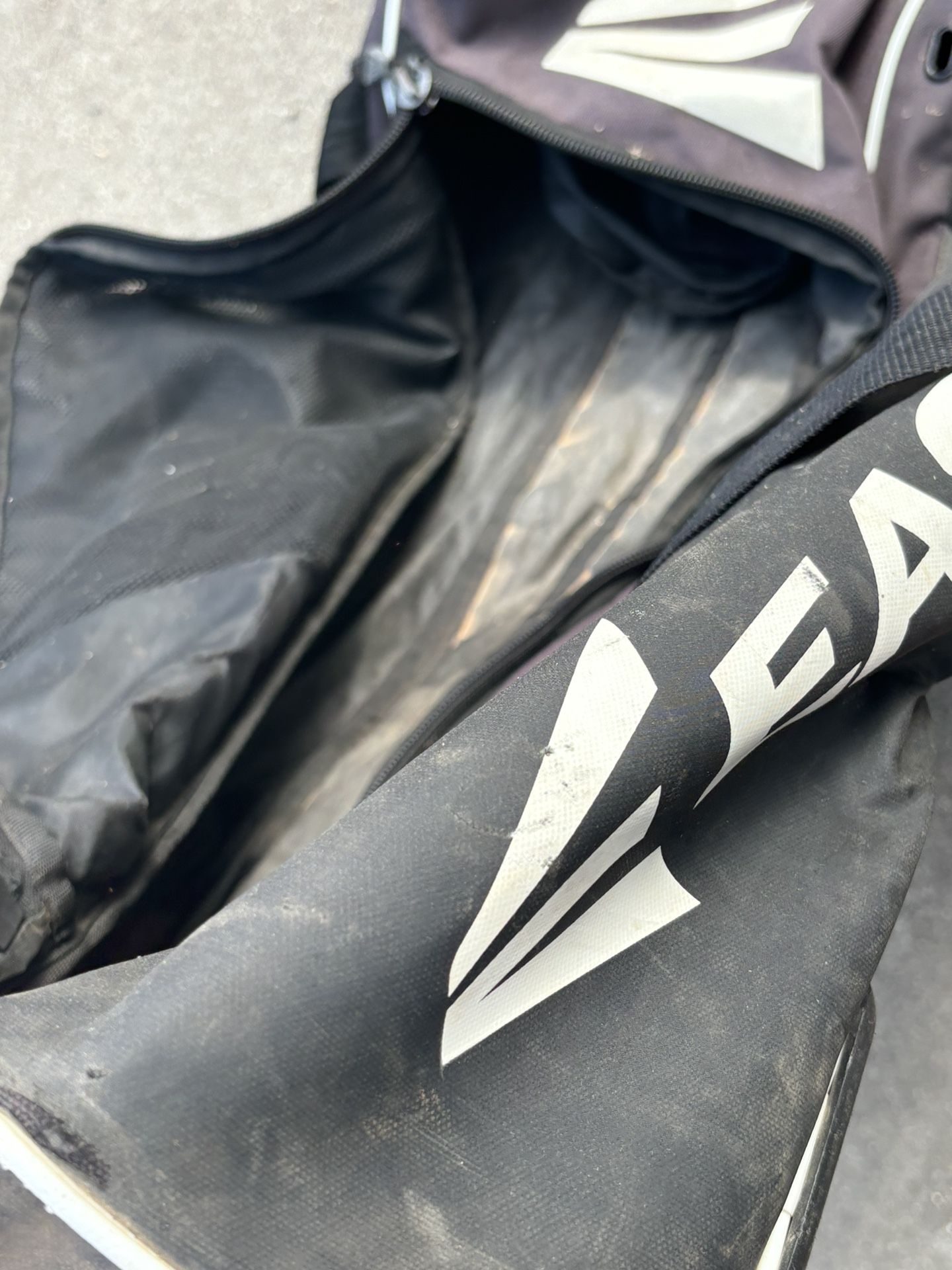 Easton Baseball/softball Bag With Wherls $15