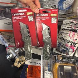 Husky compact, folding utility knife