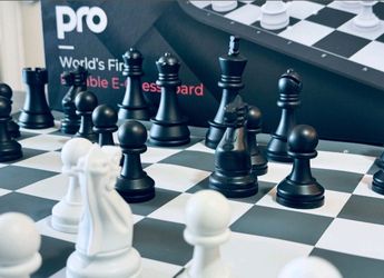 Square off Pro Chess set.