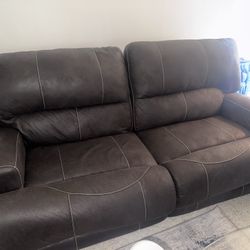 Couch And Love Seat (Ashley 2021) 