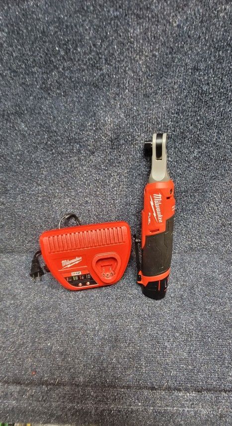 Milwaukee
M12 FUEL 12V Lithium-Ion Brushless Cordless High Speed 3/8 in. Ratchet Kit