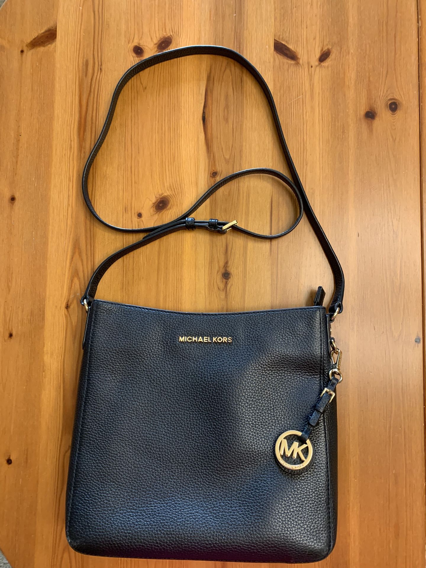 Black Leather Michael Kors Crossbody Handbag!