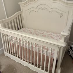 Pottery Barn 4 in 1 Nursery Bedroom set 