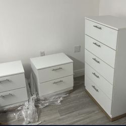 Chest And 2 Nightstands - Gavetero Y 2 Mesitas De Noche 