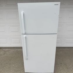 Insignia Top Freezer Fridge 