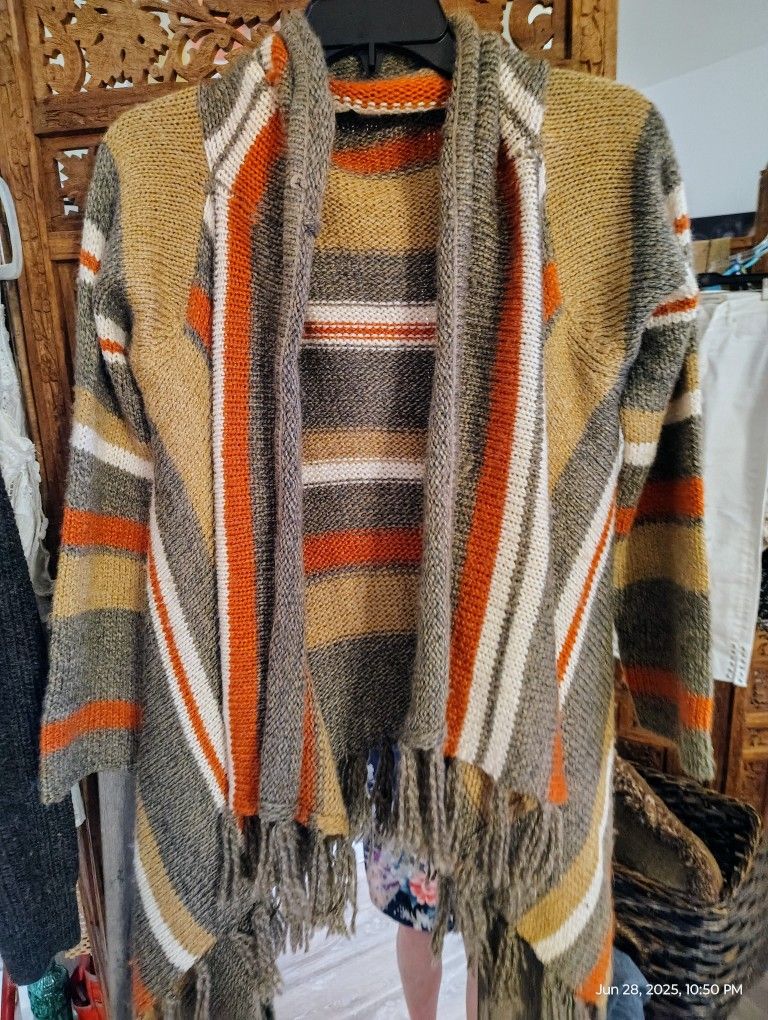 Shall-type Sweater, Open In Front Fringe On Bottom