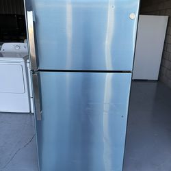 GE Refrigerator (15 Days Warranty)