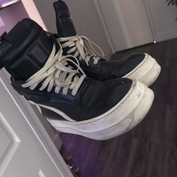 300$ RICK OWEN SIZE 46 LOCATED ON BISCAYNE