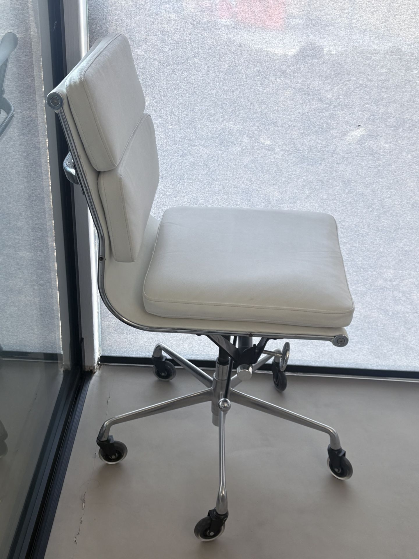 set of 4 modern office chairs 