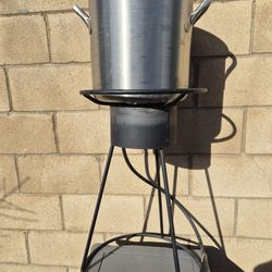 base  con quemador y olla de muy buena calidad 