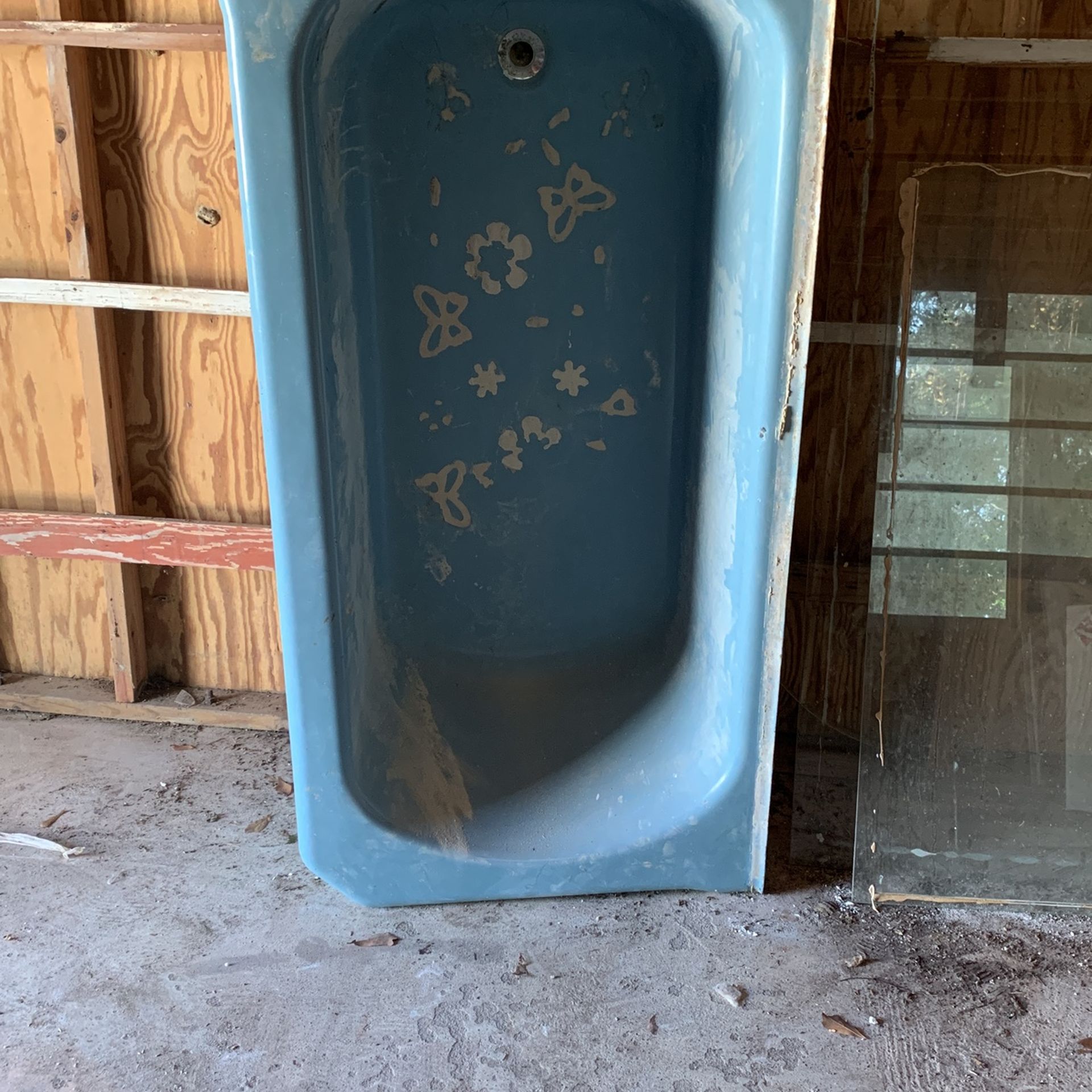 Like New Cast Iron Tub !