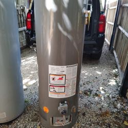 Rheem 50 Gallon Natural Gas Water Heater. 3 Year Warranty 