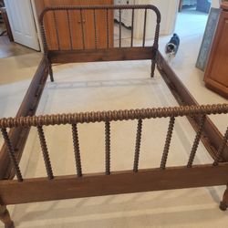 Full Spindle Bed Frame