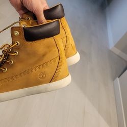 Women's Size 6.5 Timberland Boots Shoes Sneakers 