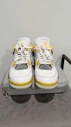 Size 10.5 - Air Jordan 4 Retro Vivid Sulfur 10.5