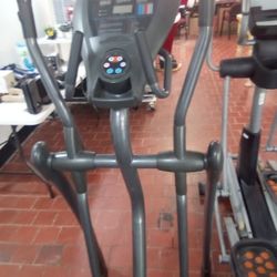 Lot Of Two Commercial Exercise Machines . Make Offer 