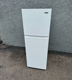 10 cubic studio size refrigerator fridge with freezer I offer delivery