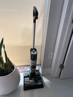 Wet/ dry vacuum  Shark