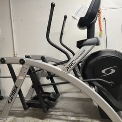 CYBEX 525AT Arc Trainer 