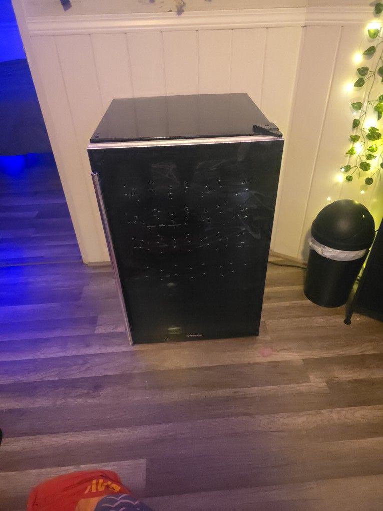 Magic Chef Mini Fridge