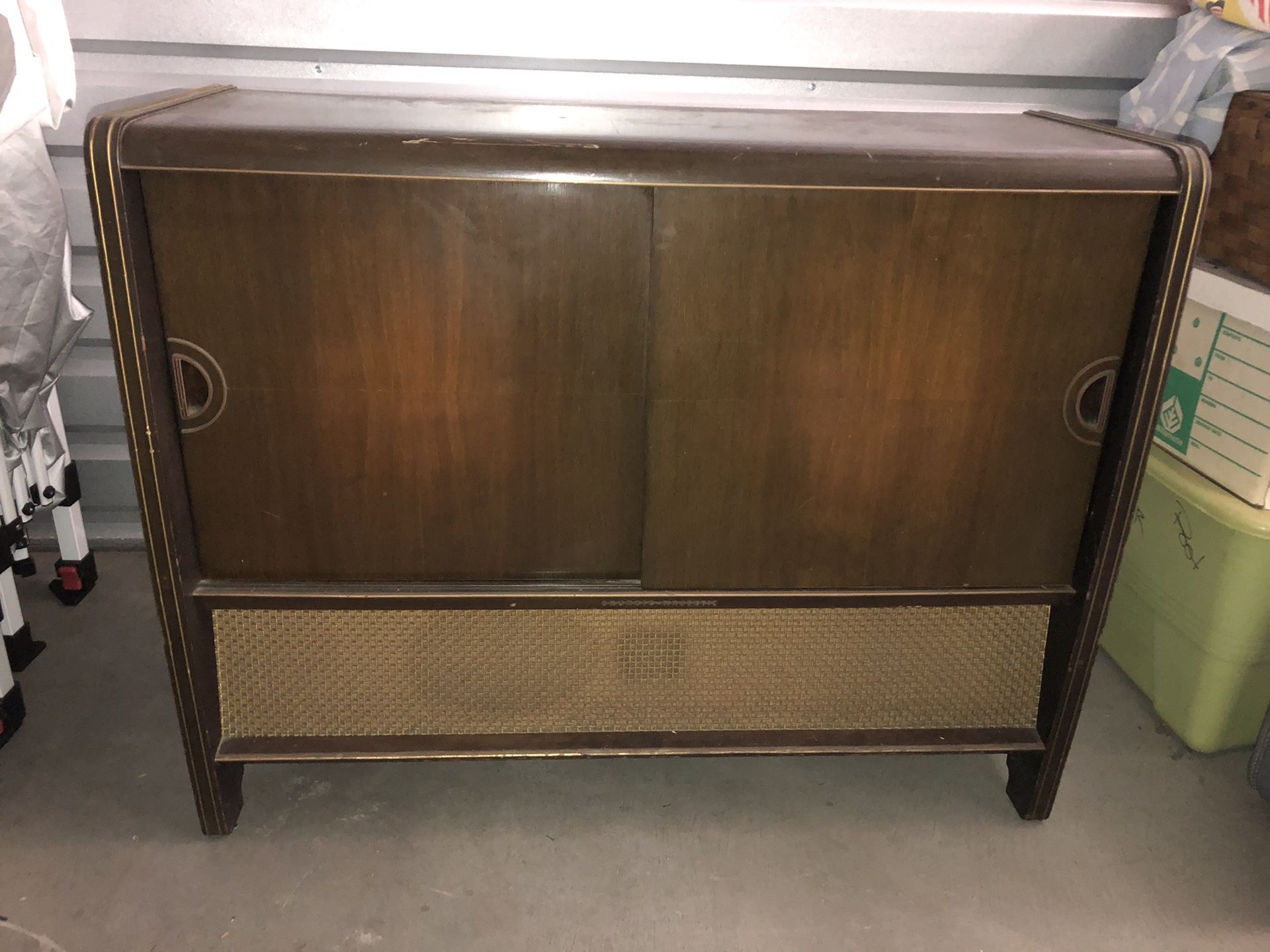 Vintage DYI Grundig Majestic Console Radio, Musical Instrument 7066/USA