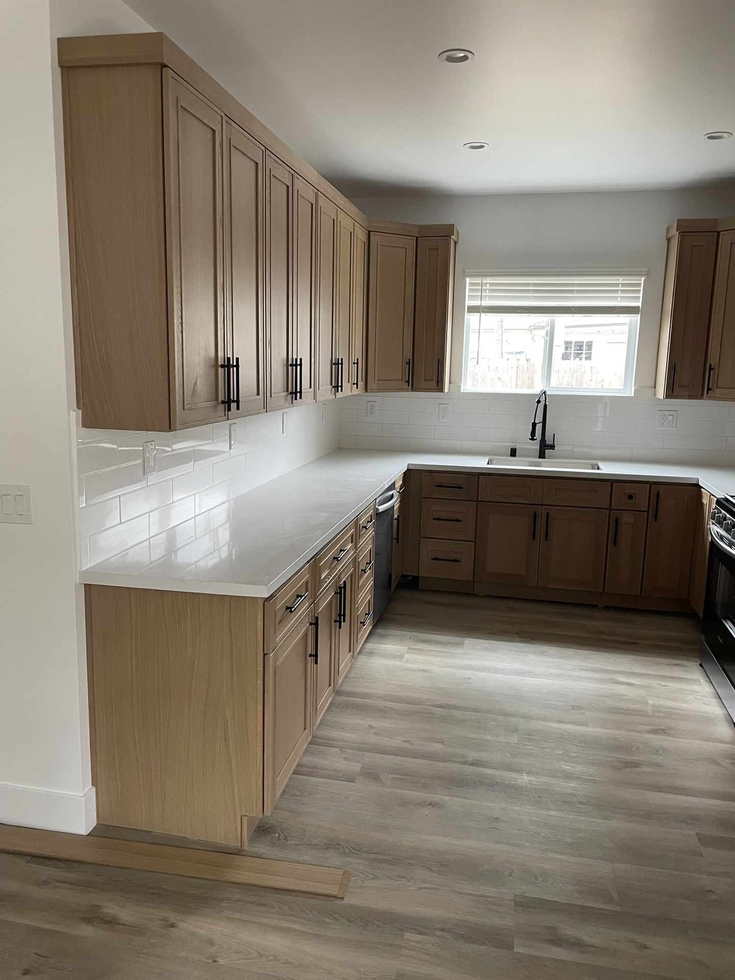 Brand New White Oak Shaker Kitchen Cabinets With Quartz Countertops (10 X 10 Kitchen)