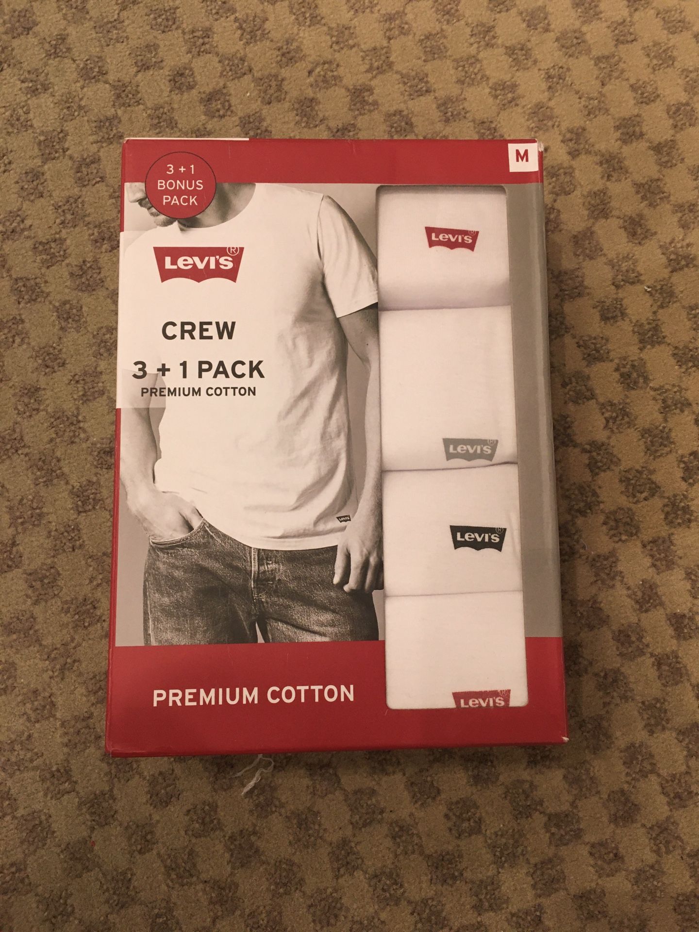 NWT Levi’s crew neck T-shirt 4packs size S or M