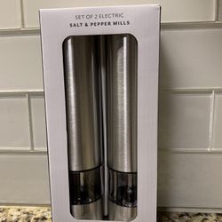 Brand new Sur La Table electric salt and pepper mill shakers for Sale in  Wixom, MI - OfferUp
