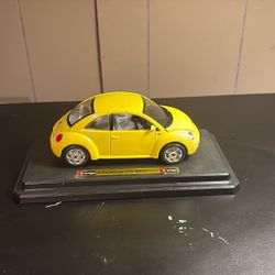 Volkswagen New Beetle 1998 Diecast Model Car (Bburago 1:18 Scale)