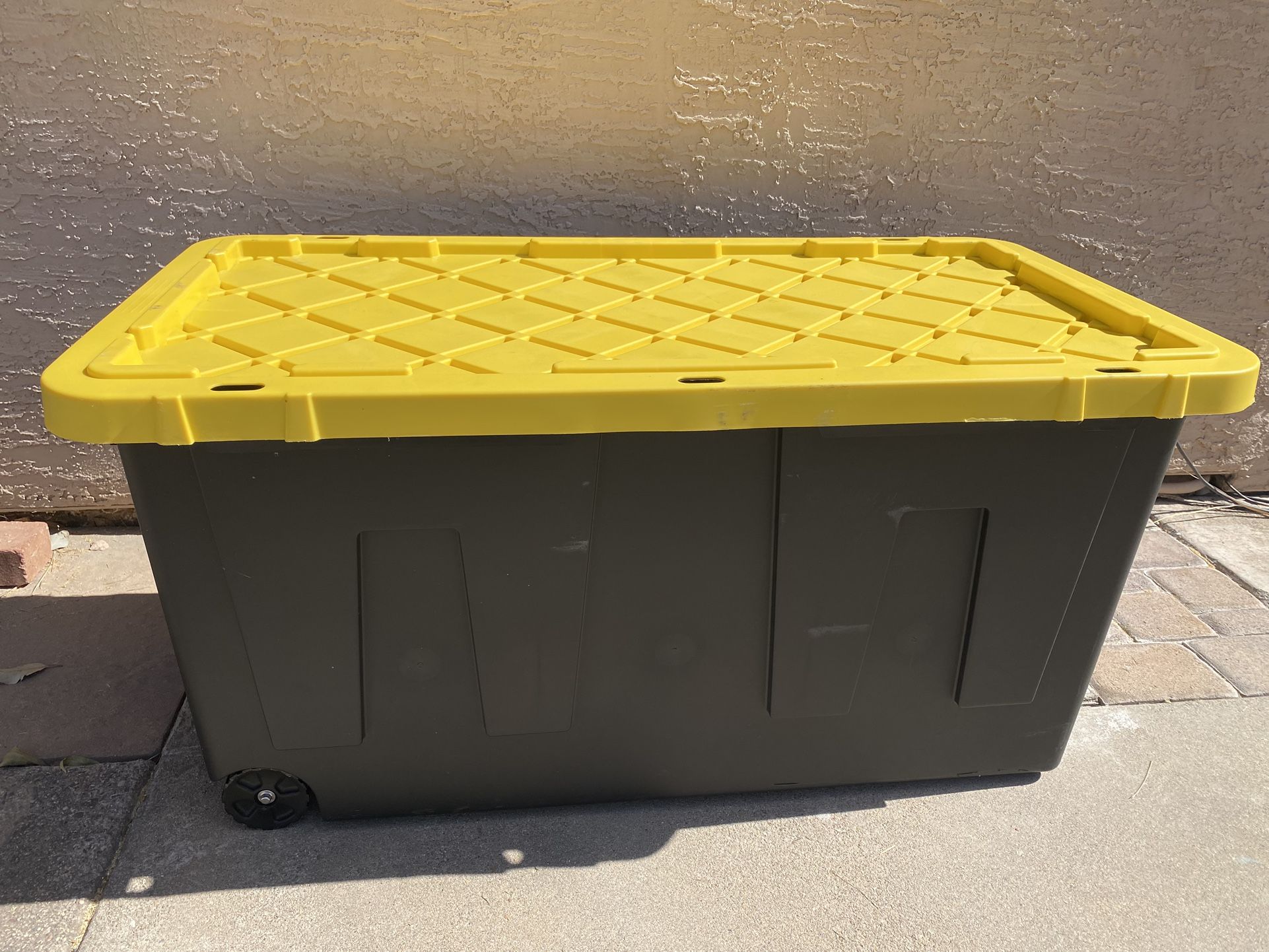 70-Gal Clear Tough Tote w/Wheels in Red Lid