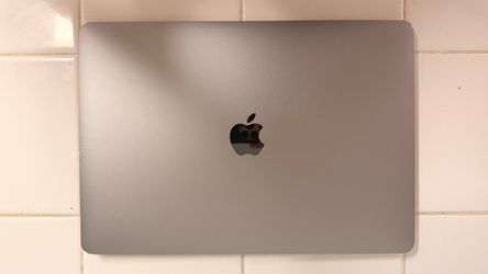 2020 MacBook Pro 13” — i5 /16GB/ 512GB