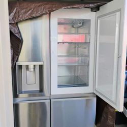 LG Refrigerator (Like New)