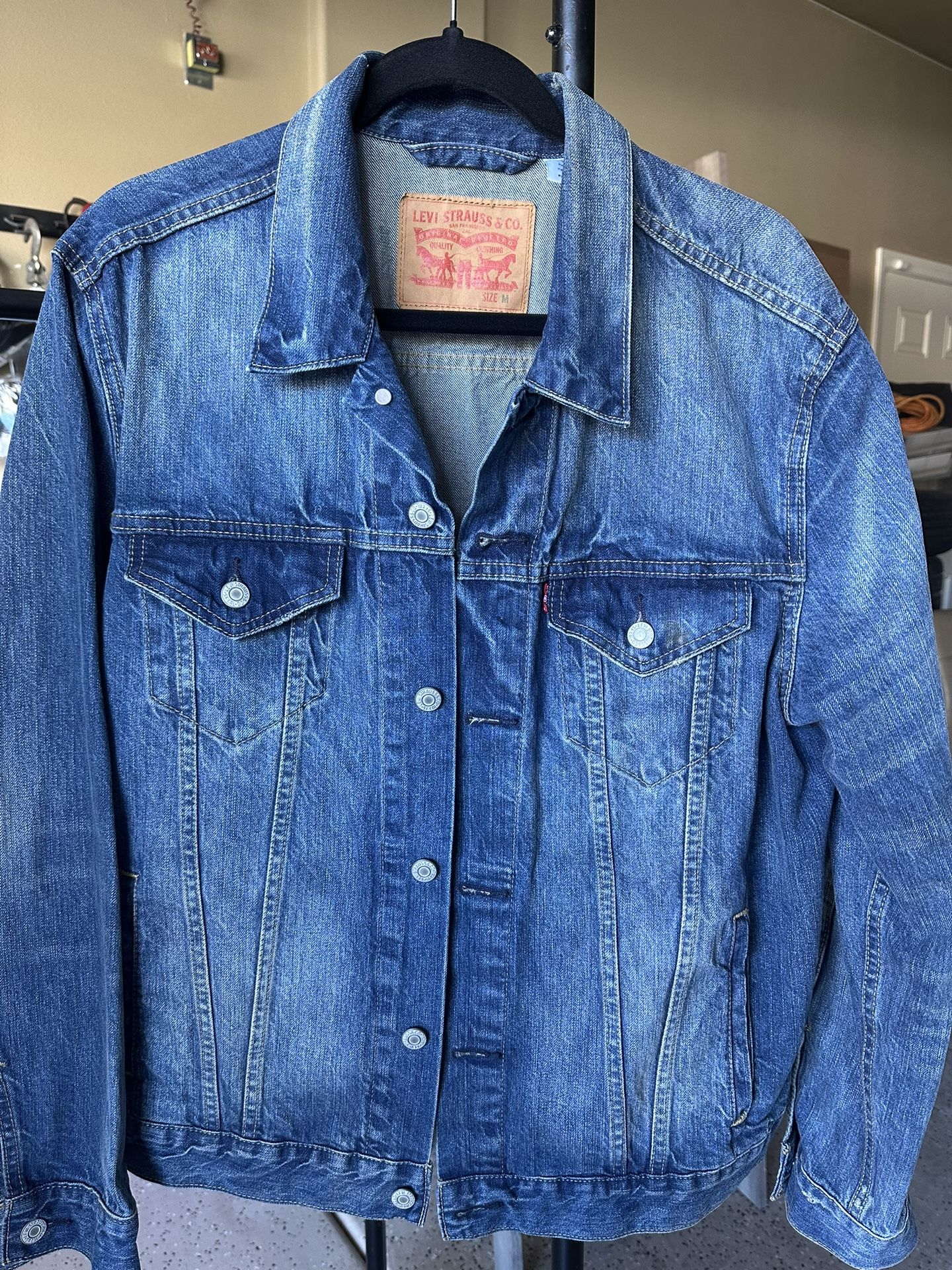 Levi’s Jacket ** Men’s -M **