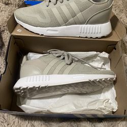 Adidas Sneakers