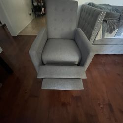 Recliner chair used a few times taking up space 