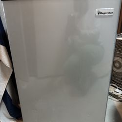 Magic Chef Mini Refrigerator 