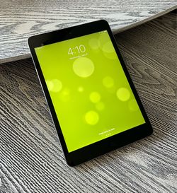 Apple iPad Mini 2 in excellent condition-  Unlocked- Low Price. $30