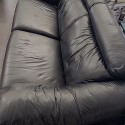 2-Seater Leather Couch - Excellent Condition!