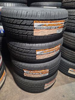 Arroyo 235/45R19 Set of four New $450