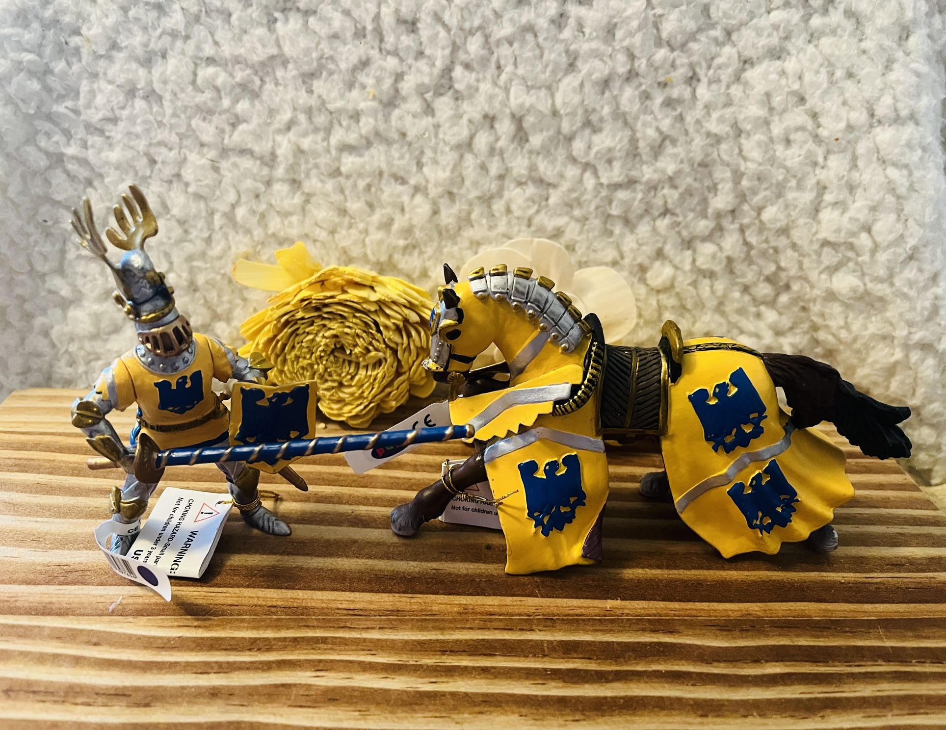 Beautiful RETIRED w/ALL TAGS Knight & Horse