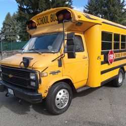 RV BUILD SHORT BUS