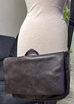 Reaction Kenneth Cole Mess-Iah Flapover Computer Messenger Bag Unisex Brown