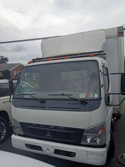 Mitsubishi Fuso 26' Box Truck