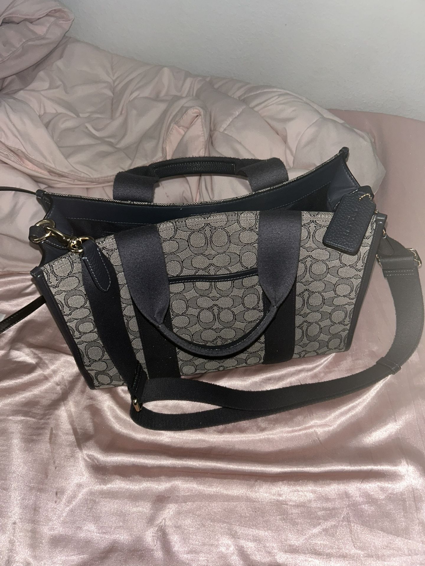 Smith Tote Bag 24 In Signature Jacquard